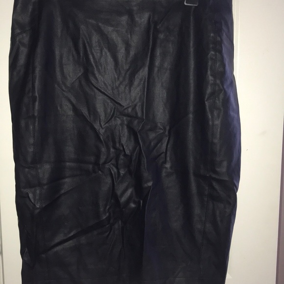 Black faux leather pencil skirt - Picture 3 of 5